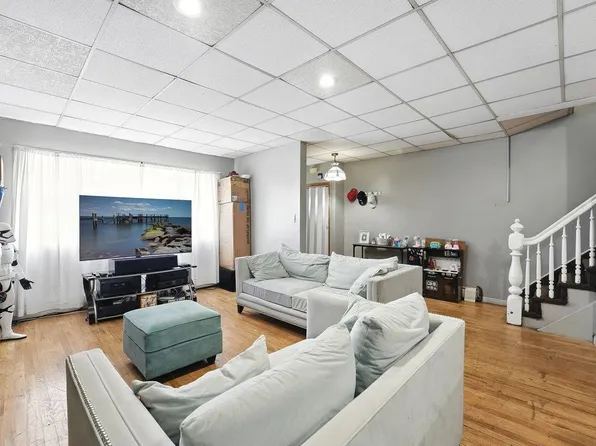 163 Lincoln Street image 2 of 27