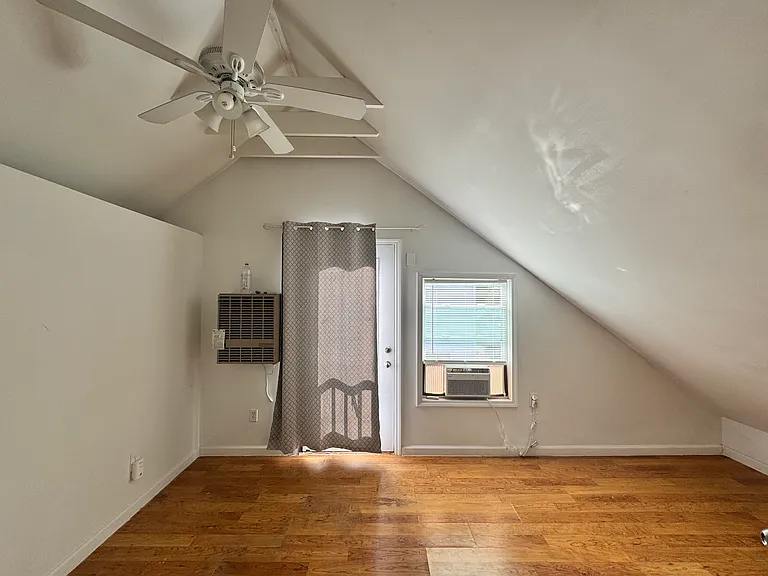 435 1/2 N Pine St #2 — Photo 9