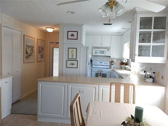 3rd image of 24 Vista Gardens Trl