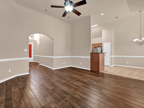 4th image of 415 Garden Springs Dr