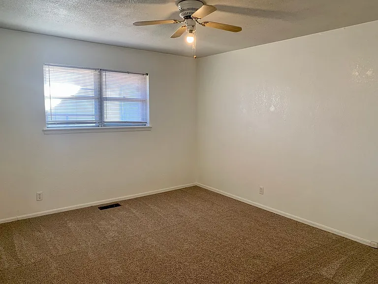 2716 Chaucer Dr — Photo 13
