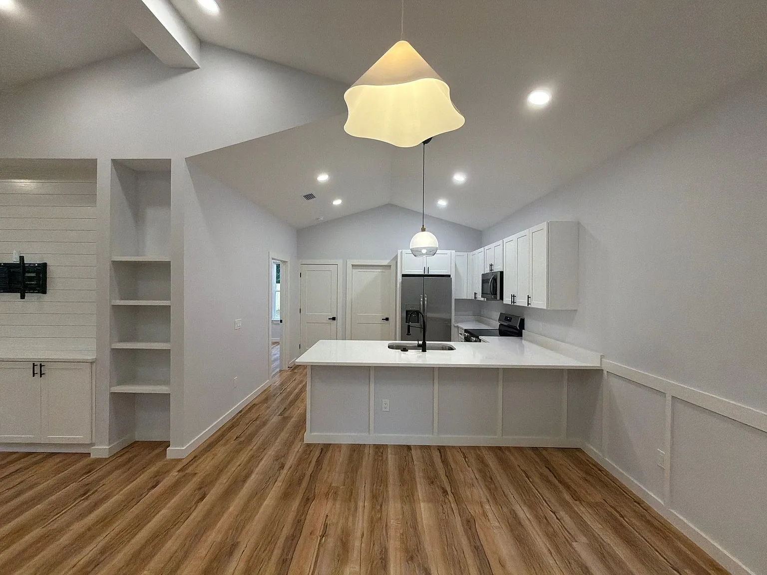 3 bed, 1245 sqft, $2,050 — Photo 3