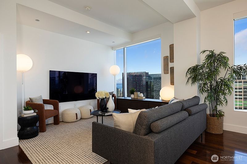 5th image of 737 Olive Way #3702