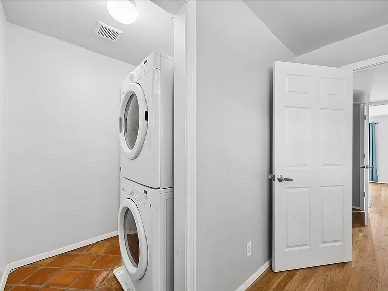 3502 Burlington St #13 — Photo 20