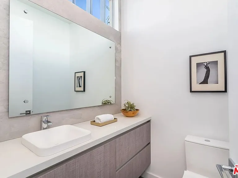 8932 Dorrington Ave — Photo 27