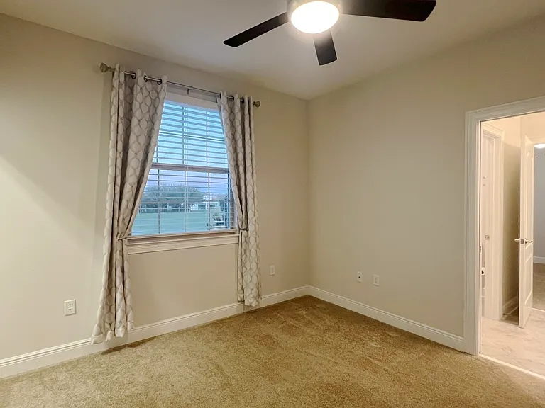 13147 Woodford St — Photo 25