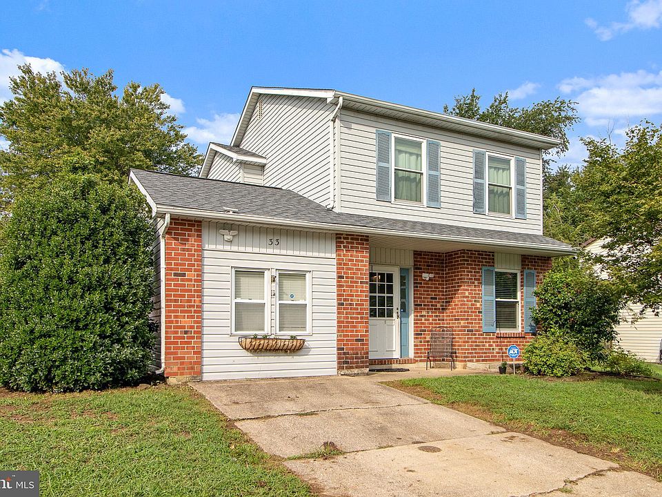 1st image of 33 Honeysuckle Dr