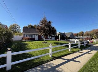 43 Greenway Dr, Bristol, RI 02809