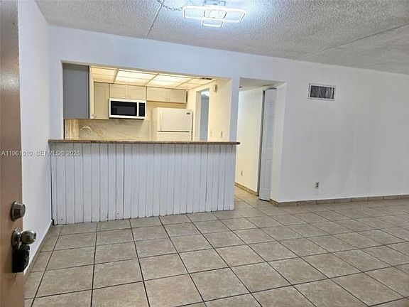 4th image of 124-5921 Washington St #124