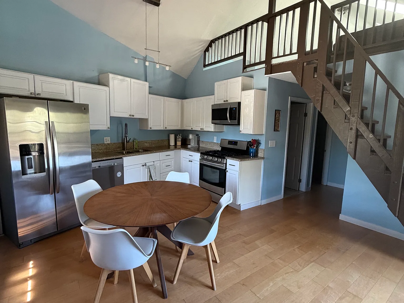 2 bed, 1.5 bath, 600 sqft, $4,990 — Photo 4