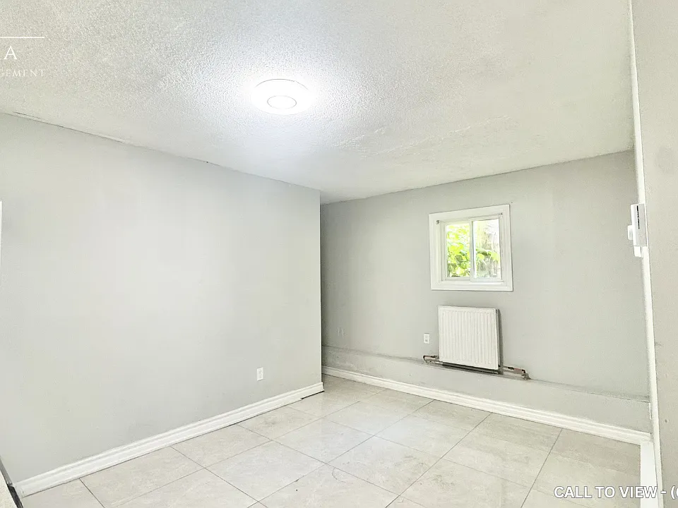 457 King St E #3
