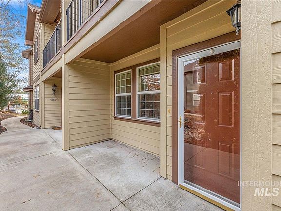 3rd image of 1262 E Winding Creek Dr