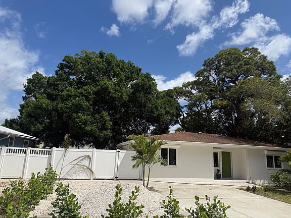 3rd image of 2327 Gull Ln