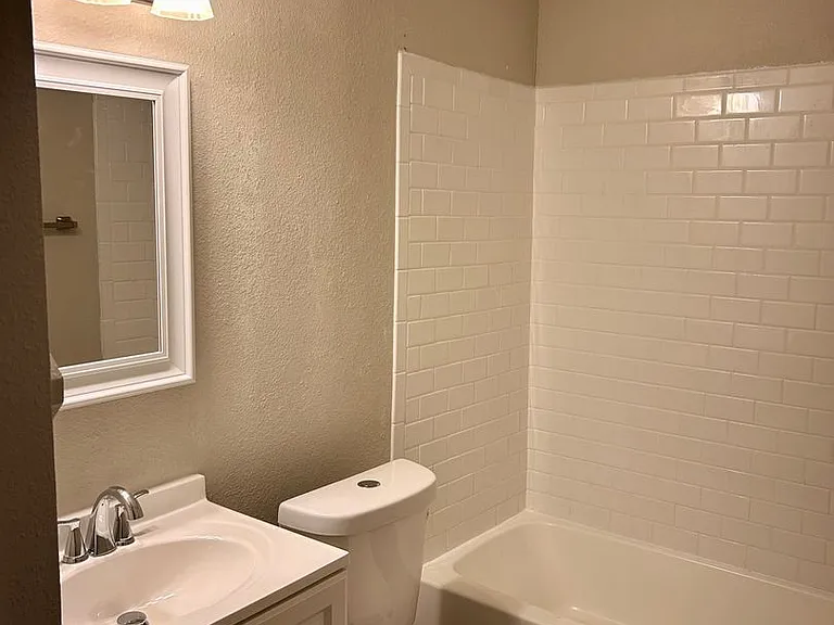 703 S 8th Ave — Photo 4