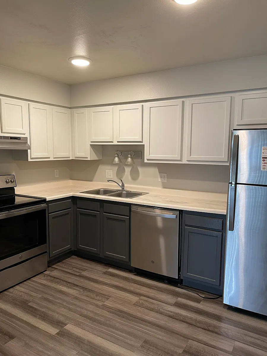 Building Photo - 404 S Gilbert St #813S