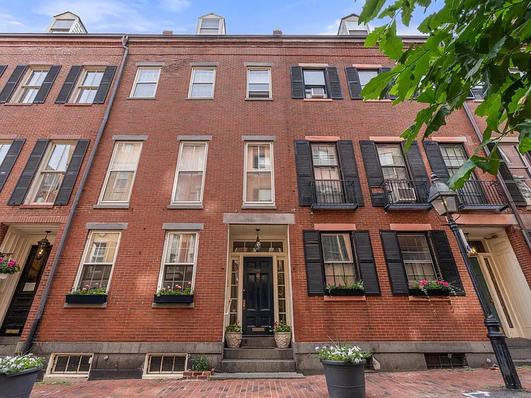 20 Temple St #1 — Photo 13