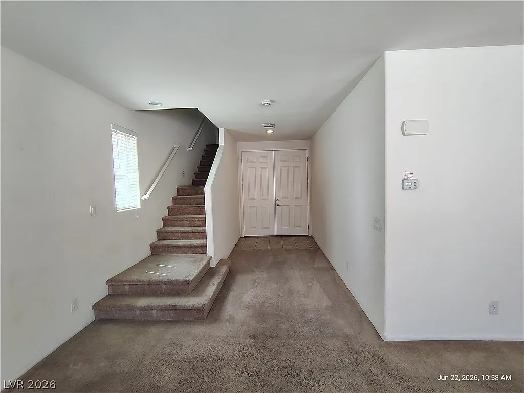 4 bed, 2.5 bath, 2398 sqft, $2,396 — Photo 2