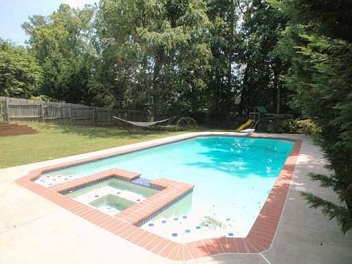 3rd image of 805 Milton Oaks Dr