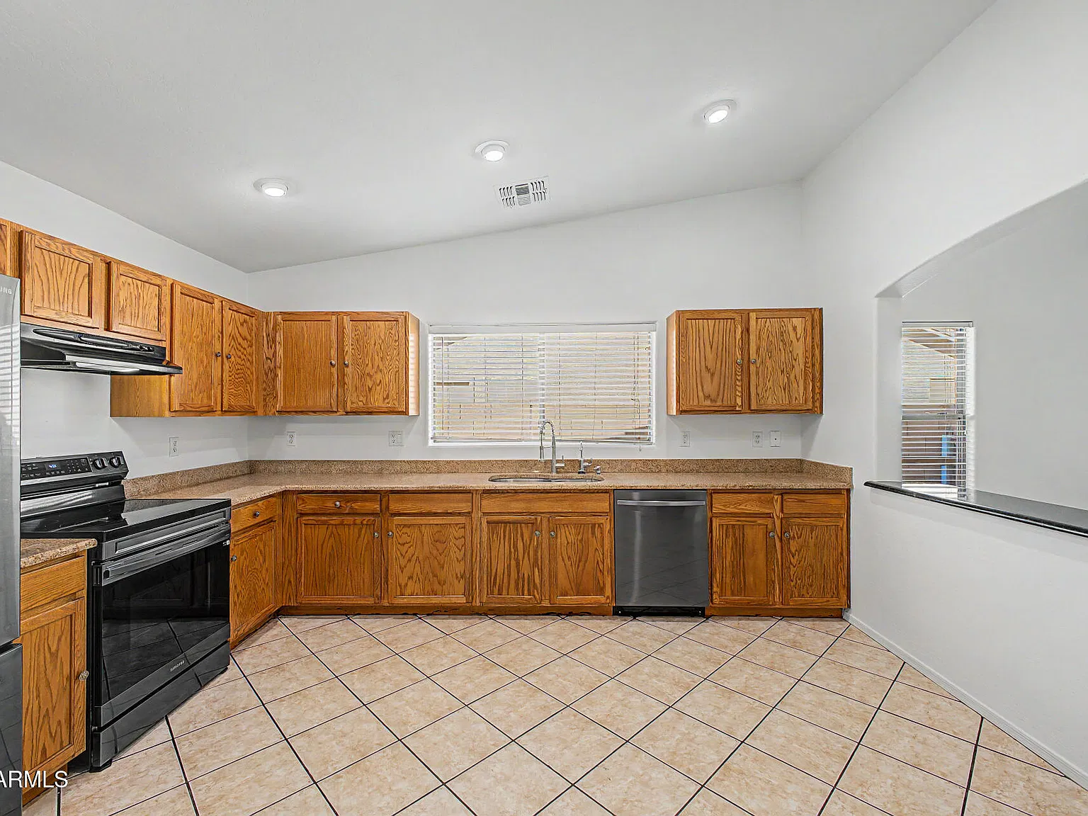 4 bed, 2.0 bath, 2046 sqft, $2,399 — Photo 3