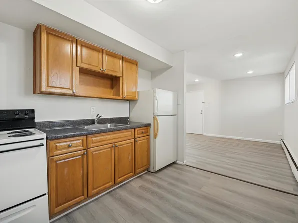 1302 W Albanus St #A31, Philadelphia, PA 19141