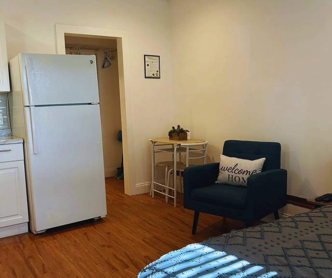 Studio, $990 — Photo 2