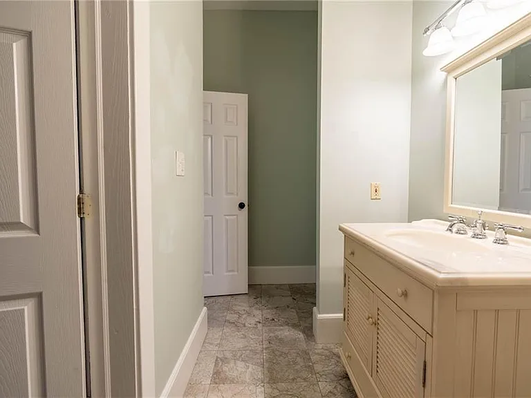 311 Josephine St NE — Photo 30