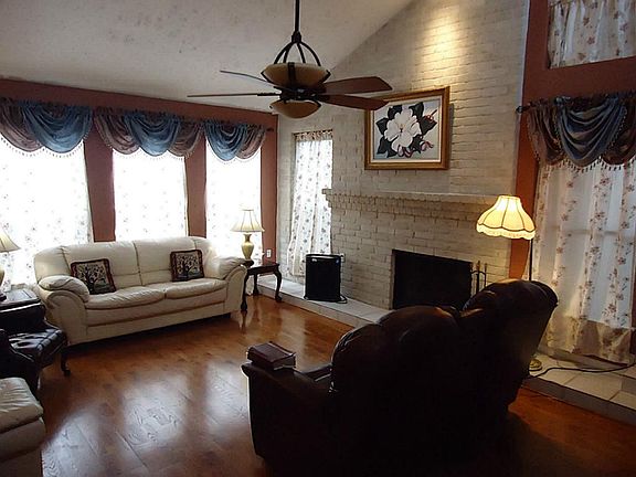 3rd image of 2858 Mesquite Dr