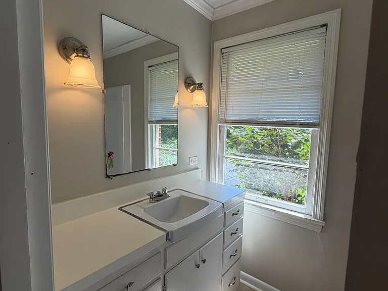 1332 Champaign Ave — Photo 6