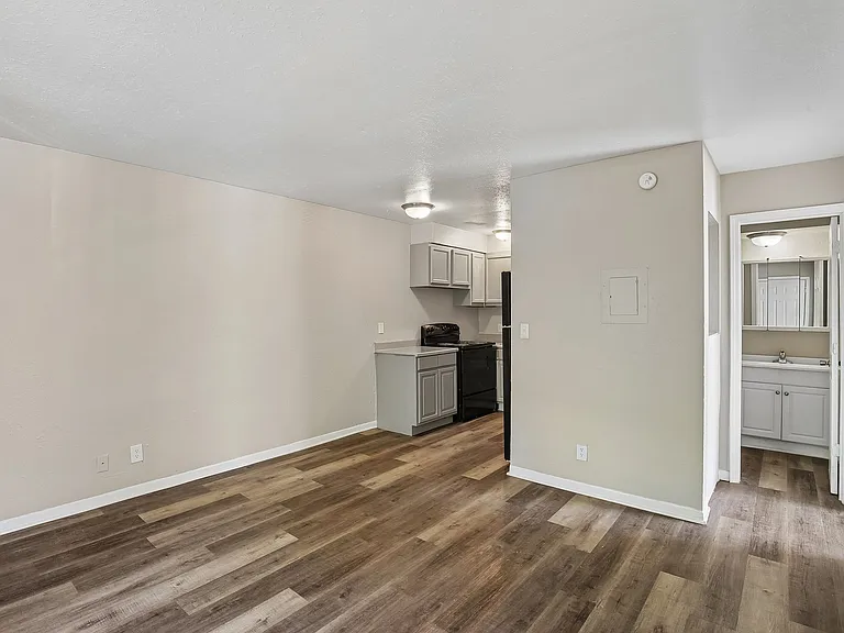 Pleasant Grove Apartments — Photo 27