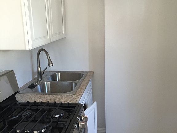 2nd image of 1125 Manzanita St