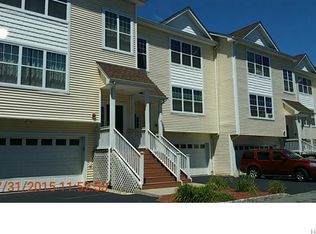 110 Woodlake Dr, Middletown, NY 10940