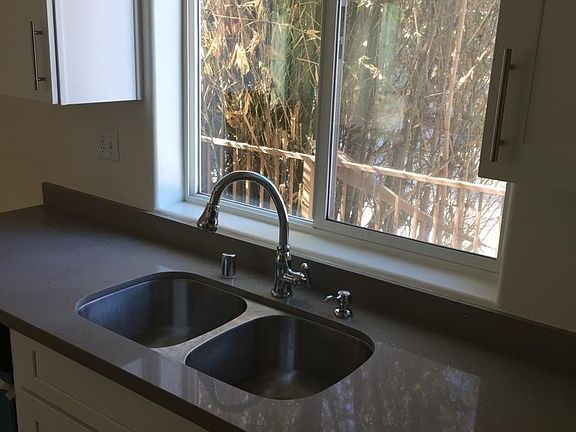 5th image of 12740 Oxnard St APT 201