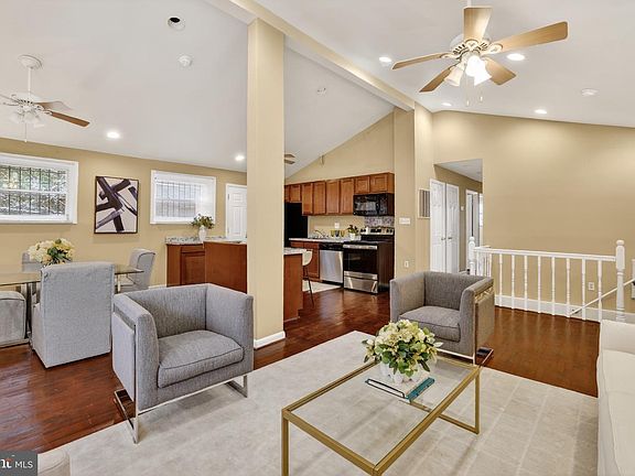 3rd image of 3053 P St SE