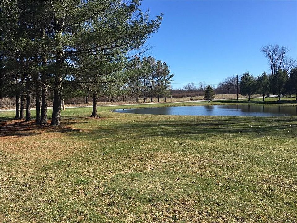 1st image of 28 Twin Oaks Dr