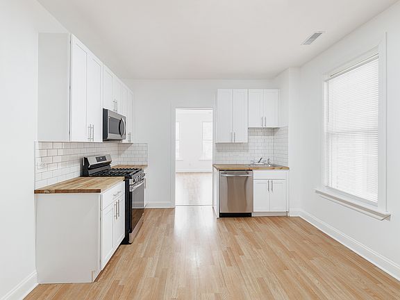 2nd image of 1430 W Superior St #1R