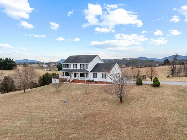 765 Country Club Rd, Troutville, VA 24175