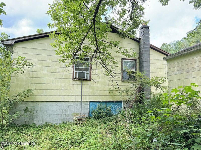 4th image of 57 Dayfoot Road