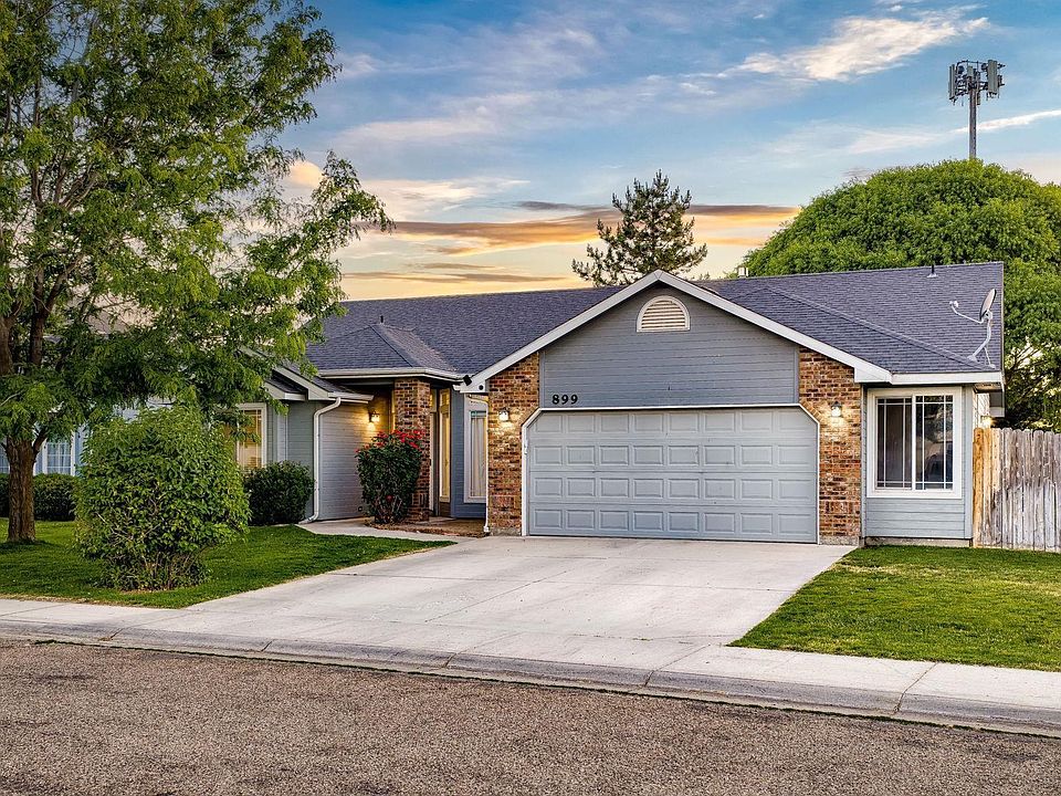 1st image of 899 Blue Grass Way