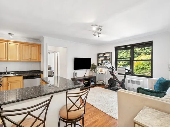 269 Bennett Avenue image 1 of 11
