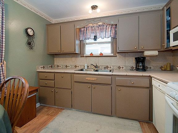 5th image of 15243 Kennebec St