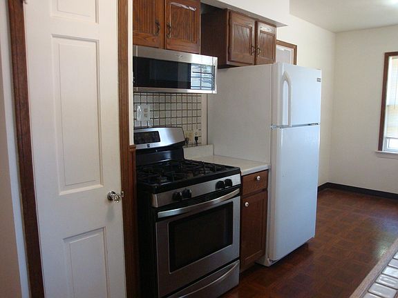 3rd image of 842 Garfield Ave NW