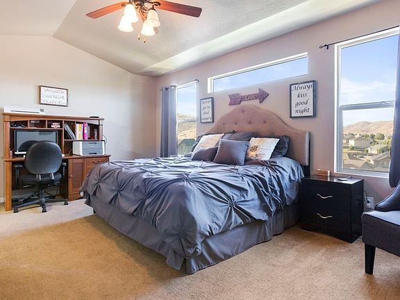 4th image of 2907 E Lookout Dr