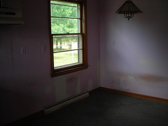 4th image of 305 Airport Dr