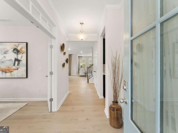 3rd image of 15 Lakeside Way NE