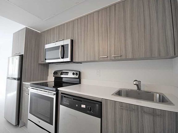 2nd image of 742 Meridian Ave #1STFLOOR