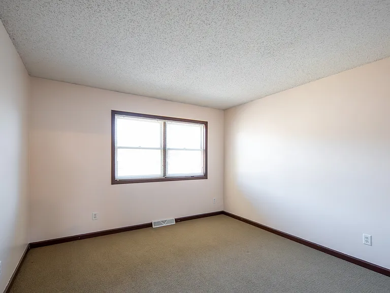 174 Harvard Rd — Photo 21