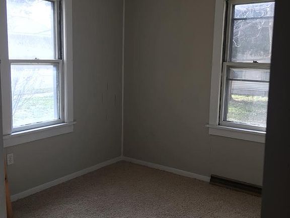 4th image of 106 W Jackson St