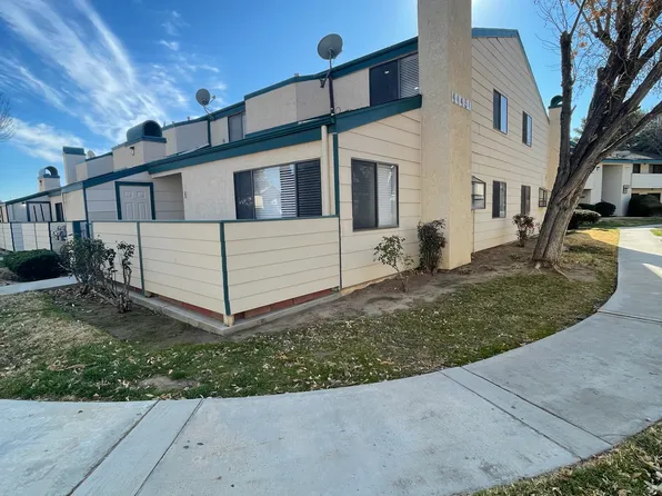 44454 15th St E APT 8, Lancaster, CA 93535