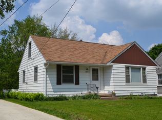 2912 Meadowbrook Dr SE, Cedar Rapids, IA 52403