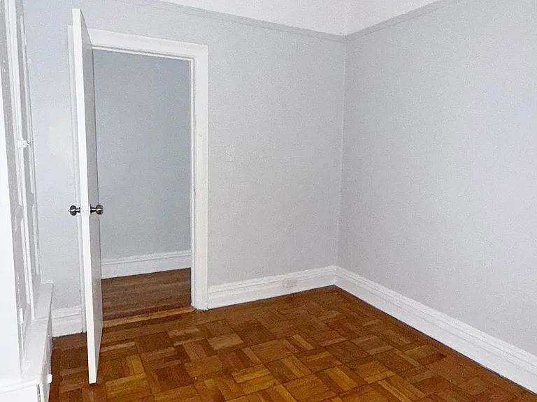 2684-Highland Arms Realty — Photo 4